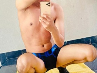 Chat with DavisLewis