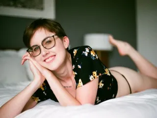 Chat with happylilcamgirl